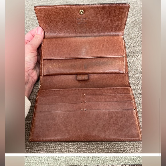 AUTHENTIC LV MONO SARAH WALLET - Picture 6 of 14